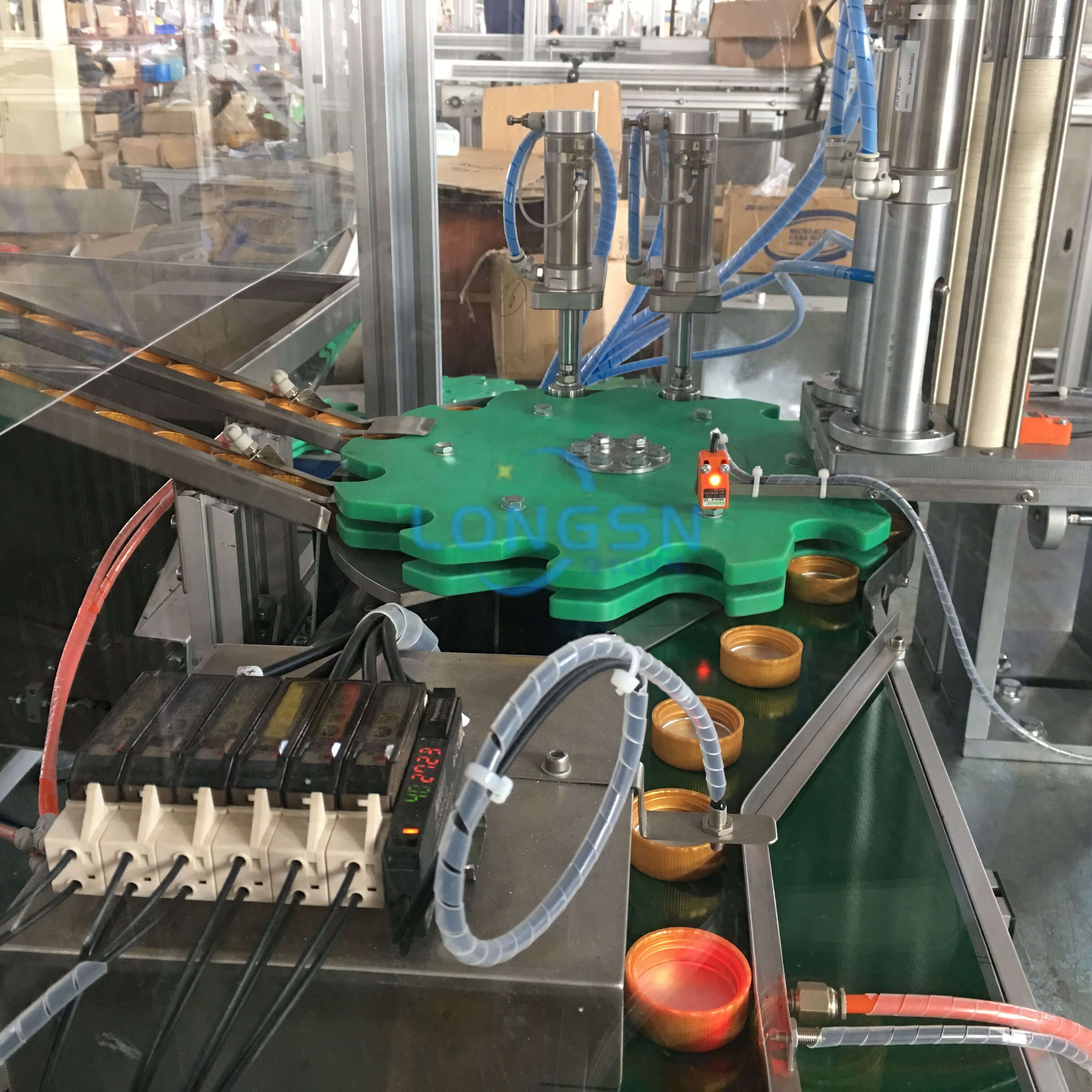 M&aacute;quina de montagem de tampa