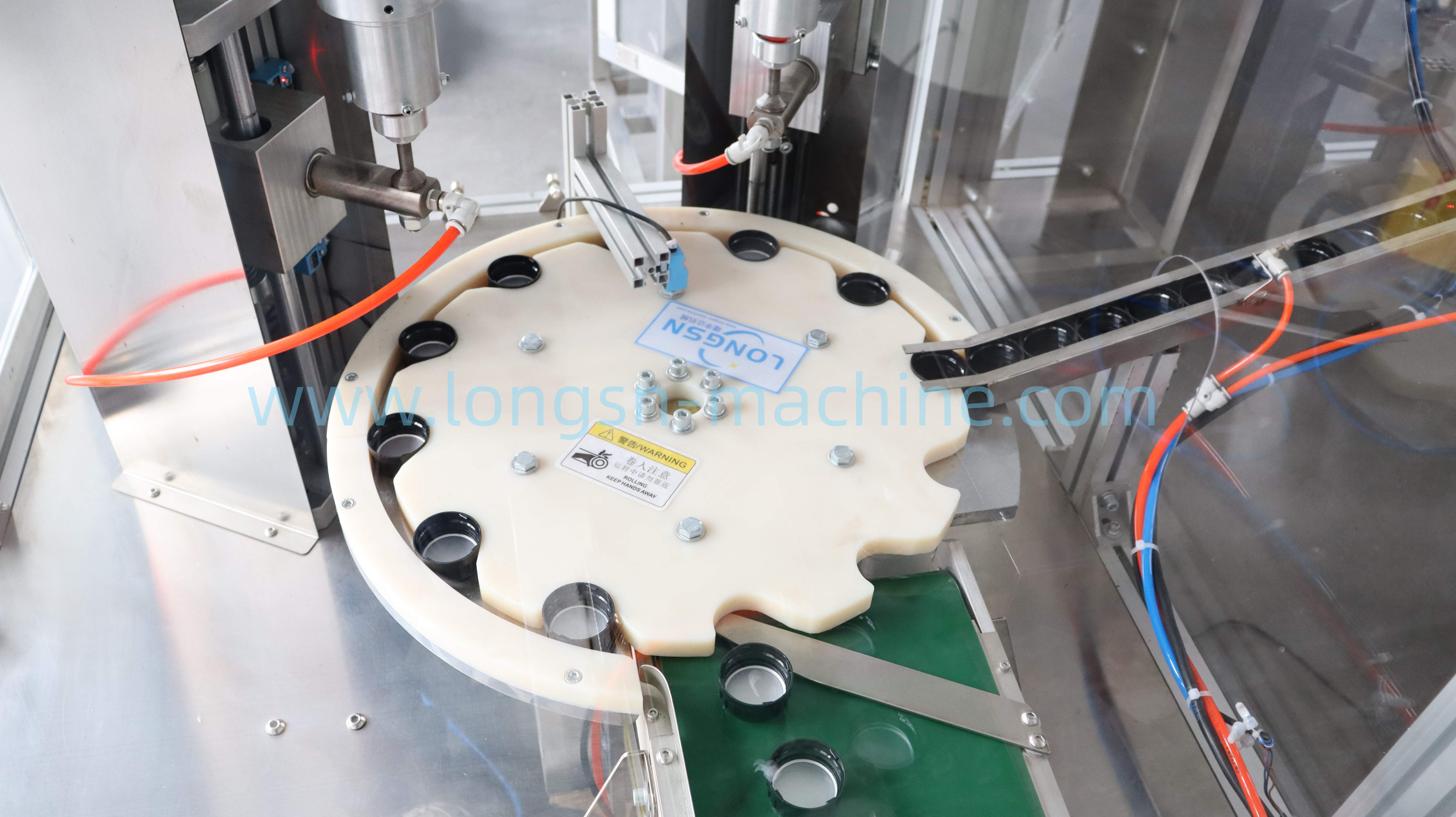 M&aacute;quina de inser&ccedil;&atilde;o de tampa