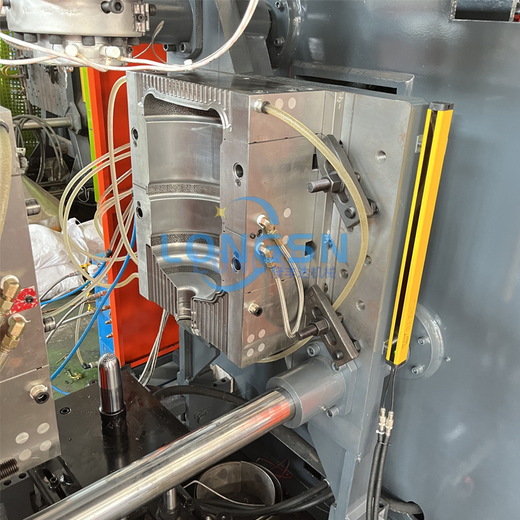 M&aacute;quina de moldagem por sopro de garrafas para PC