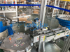 2020 Nova máquina de fechamento automático de tampas Máquina de montagem de tampas de plástico flip top PE