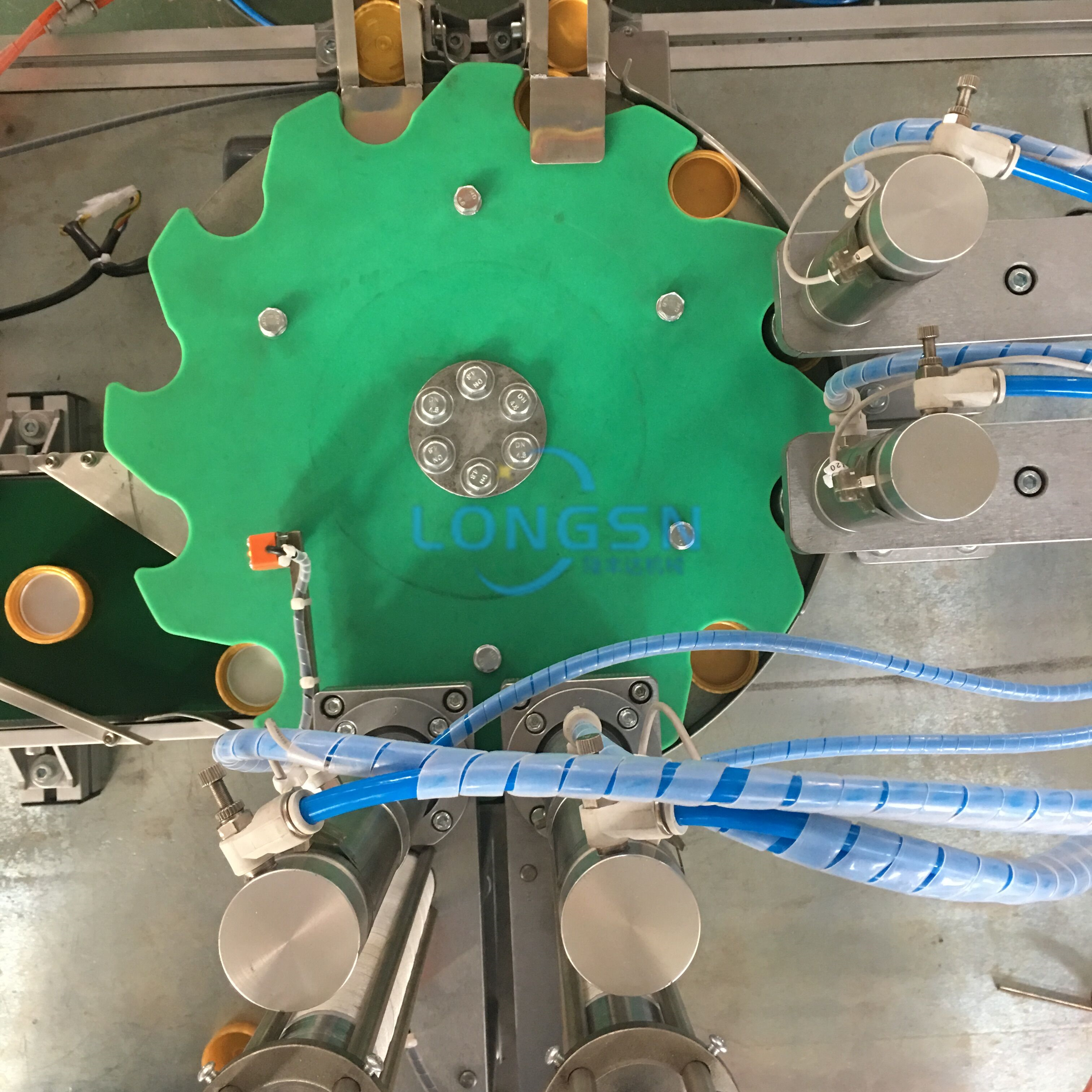 M&aacute;quina de montagem de tampa